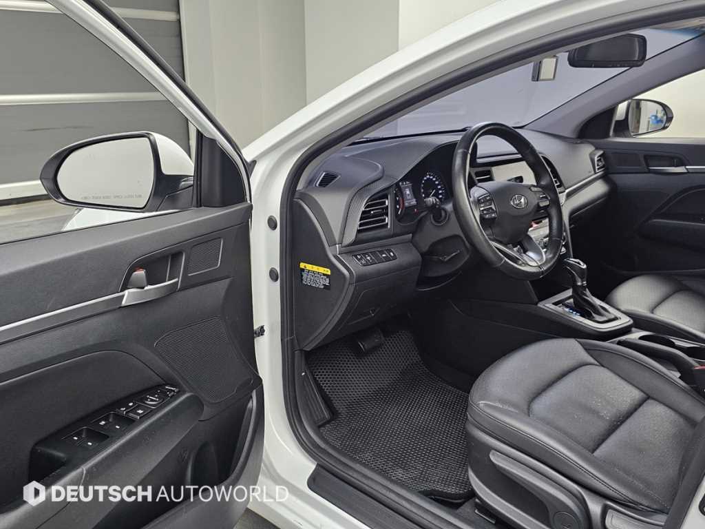 Hyundai Avante — photo 10