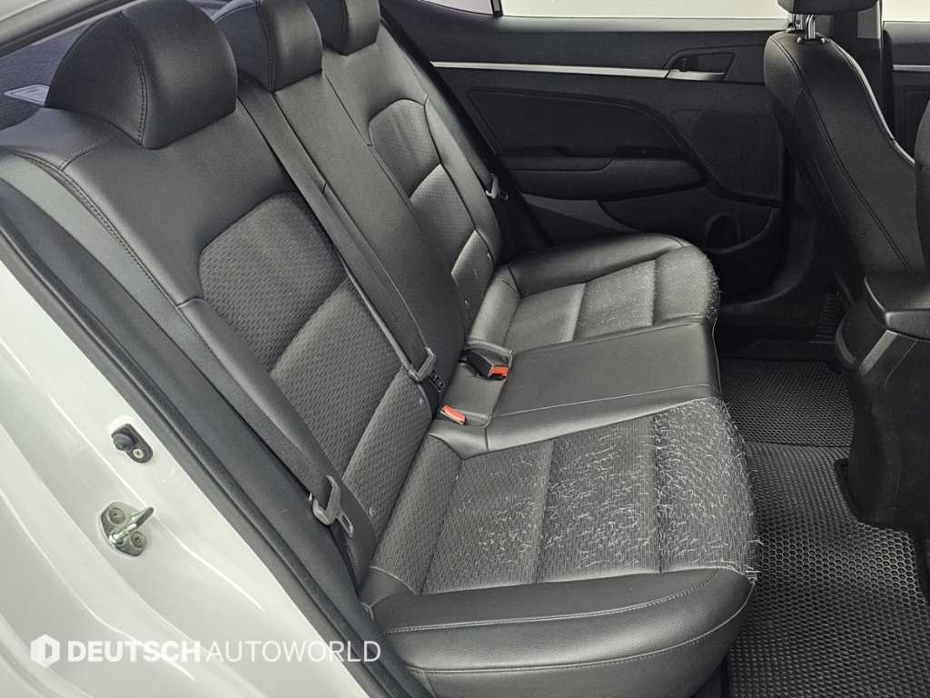 Hyundai Avante — photo 12