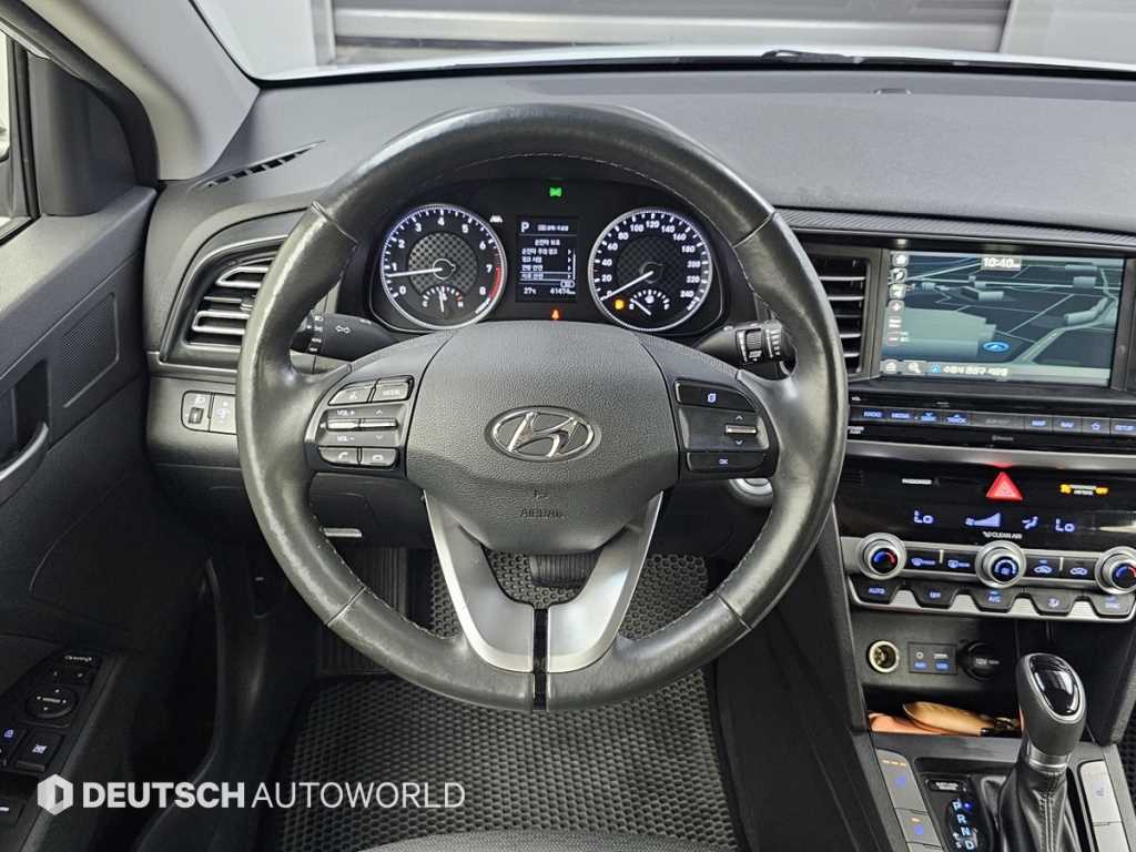 Hyundai Avante — photo 15