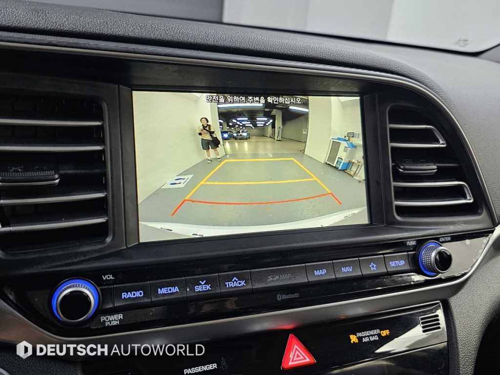 Hyundai Avante — photo 17