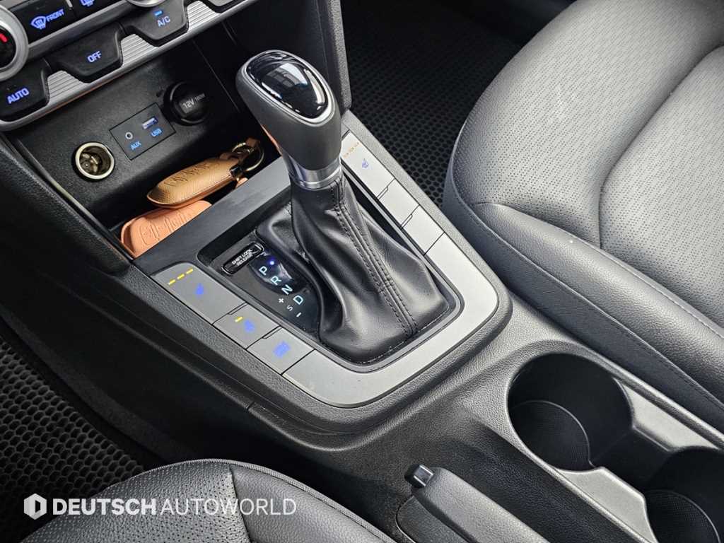 Hyundai Avante — photo 18