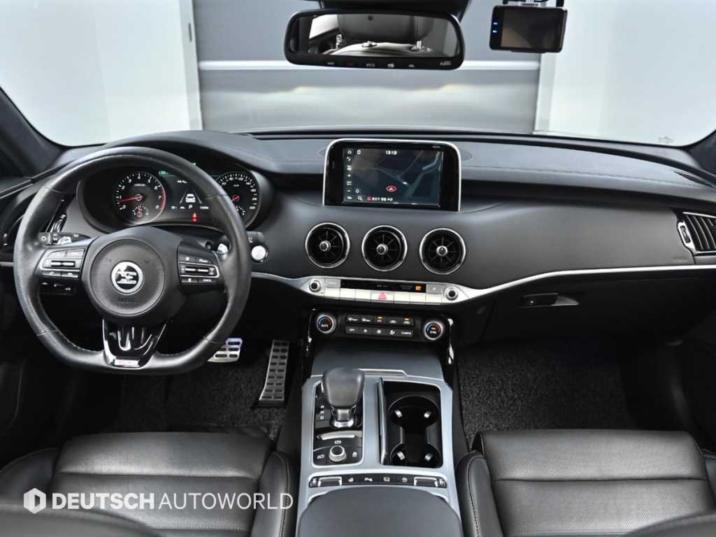 Kia Stinger — photo 08