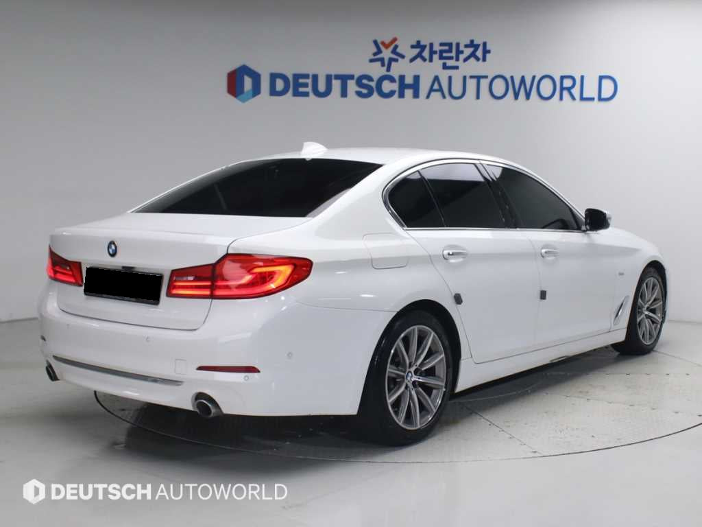 BMW 5-Series — photo 02