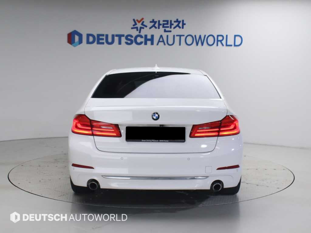 BMW 5-Series — photo 04