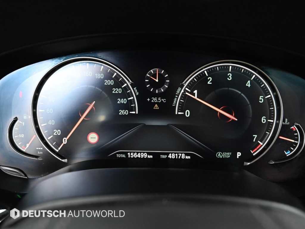 BMW 5-Series — photo 08