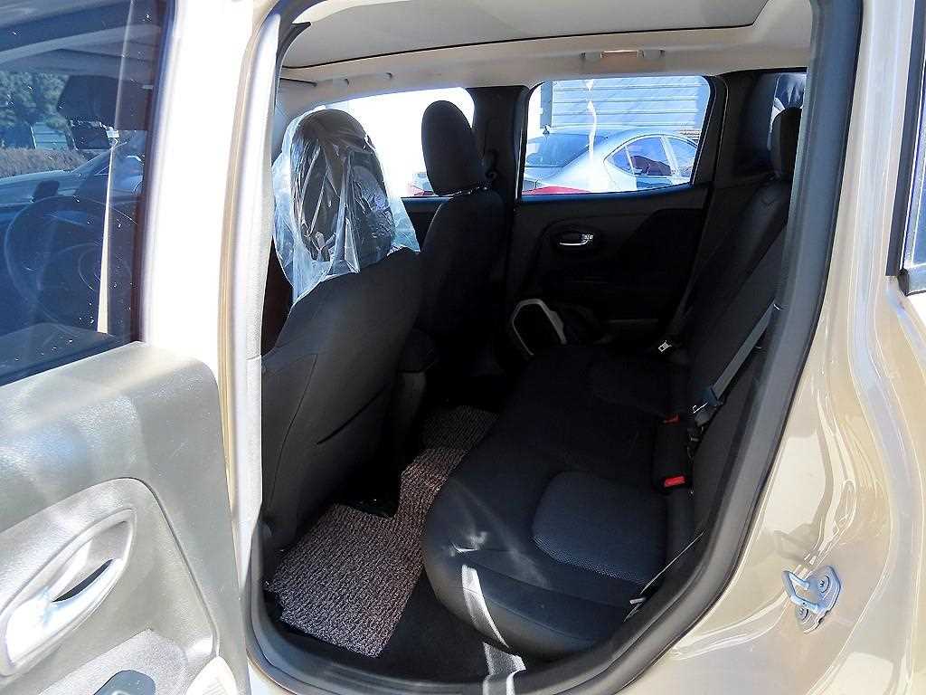 Jeep Renegade — photo 06
