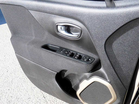 Jeep Renegade — photo 11