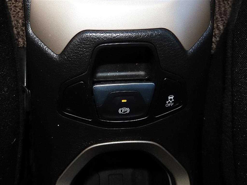 Jeep Renegade — photo 12