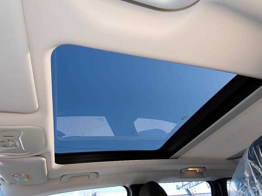 Jeep Renegade — photo 17