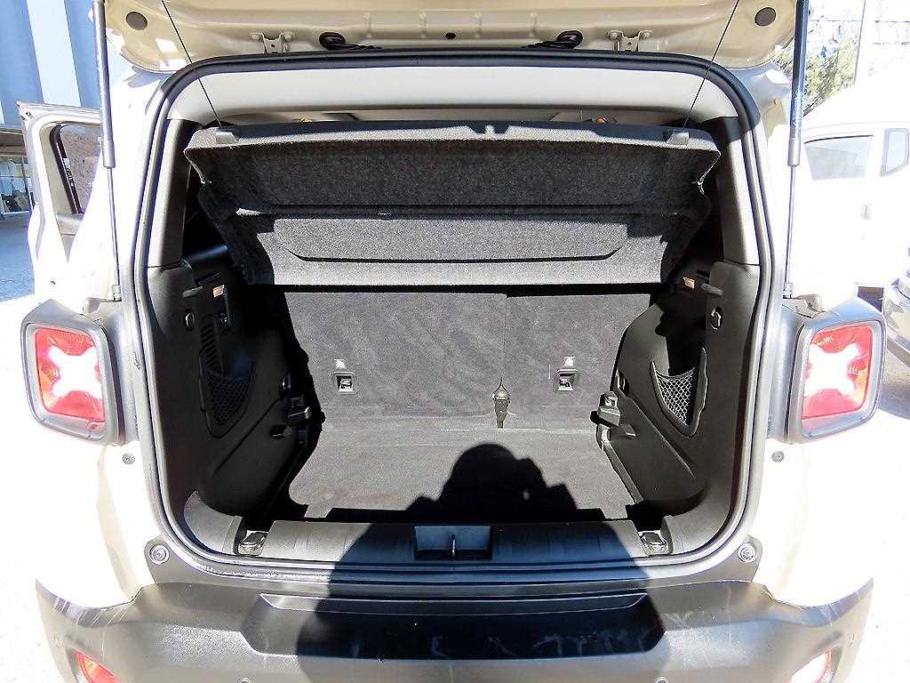 Jeep Renegade — photo 18