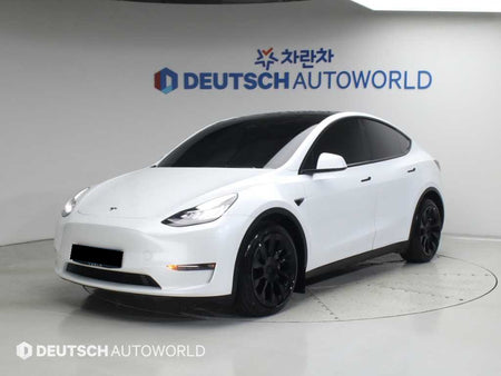 Tesla Model Y — photo 01