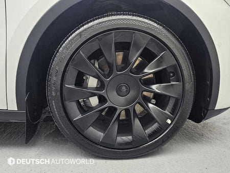 Tesla Model Y — photo 05