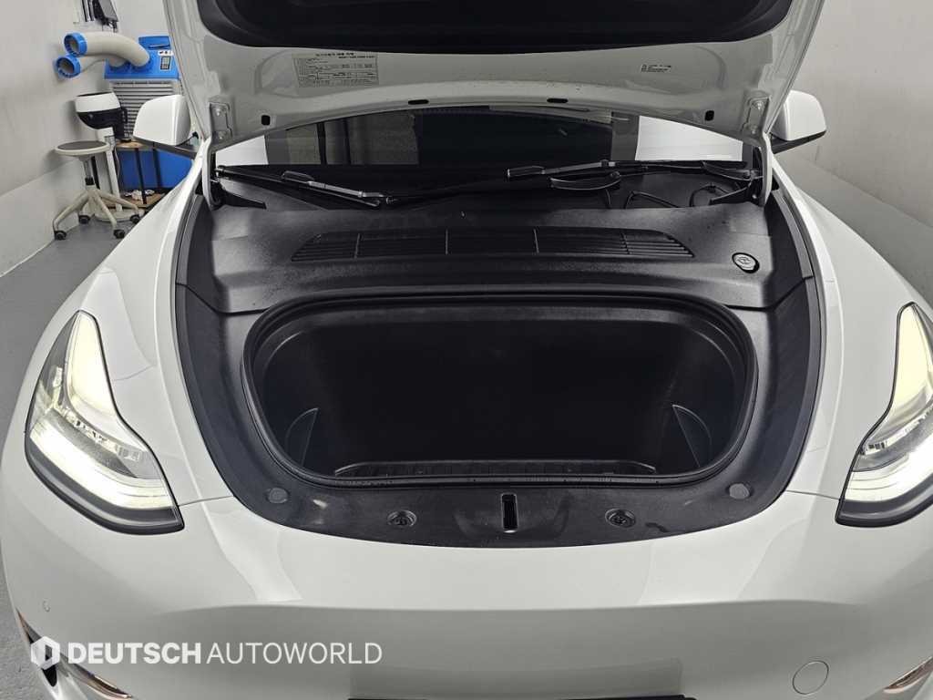 Tesla Model Y — photo 06