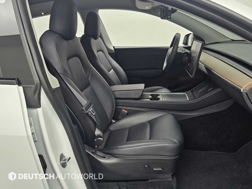 Tesla Model Y — photo 10