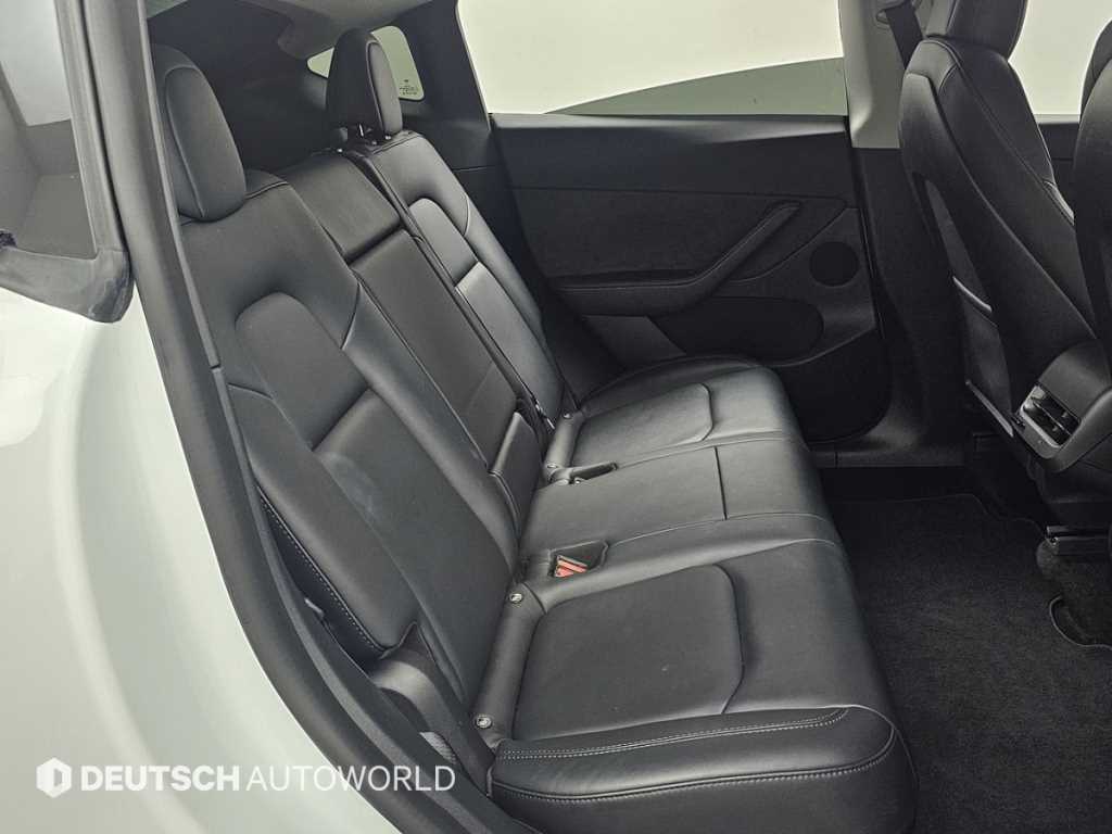 Tesla Model Y — photo 12