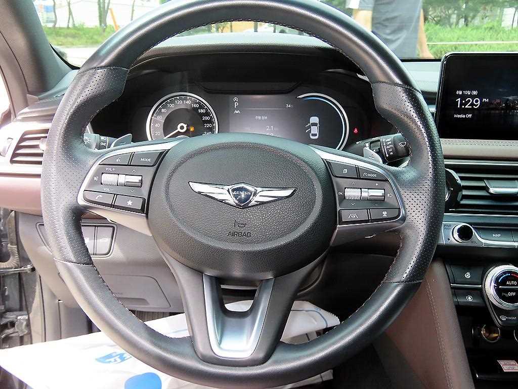Genesis G70 — photo 08