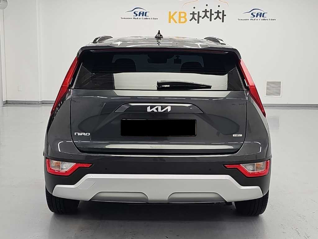 Kia Niro — photo 03