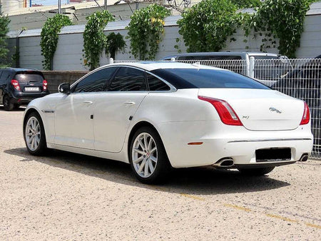 Jaguar XJ — photo 03