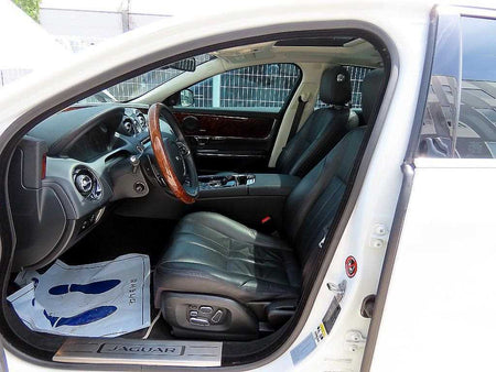 Jaguar XJ — photo 05