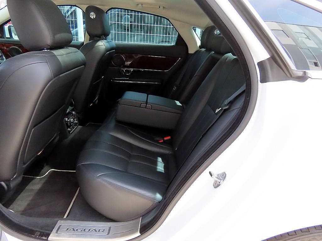 Jaguar XJ — photo 06
