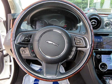 Jaguar XJ — photo 08