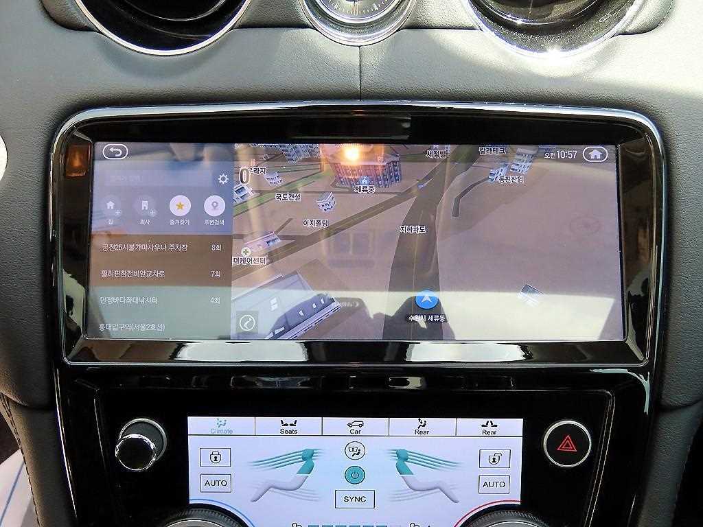 Jaguar XJ — photo 14