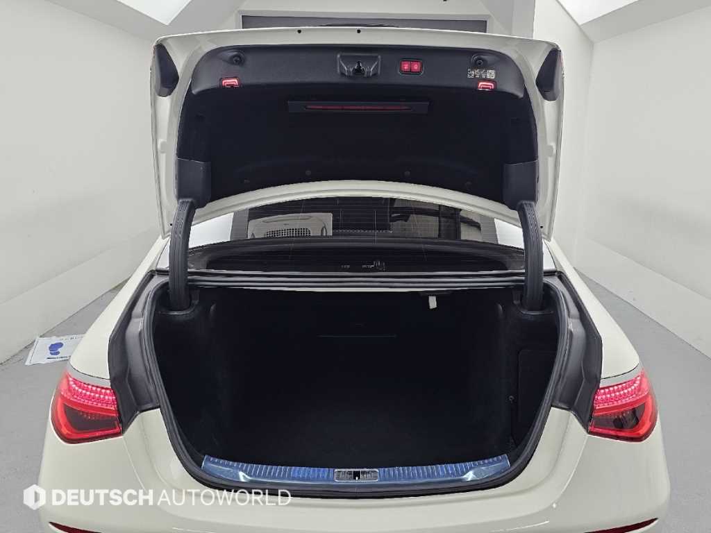 Mercedes-Benz S-Class — photo 19