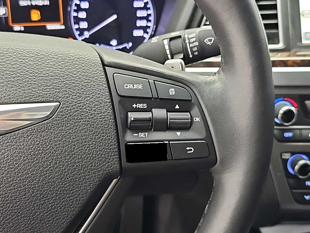 Hyundai Genesis — photo 18