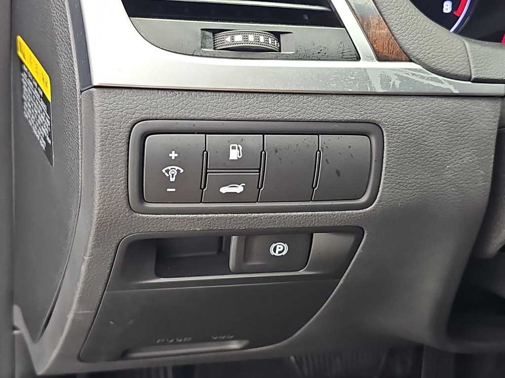 Hyundai Genesis — photo 19
