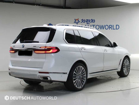 BMW X7 — photo 02