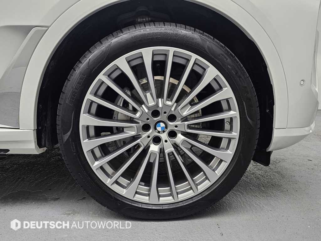 BMW X7 — photo 05