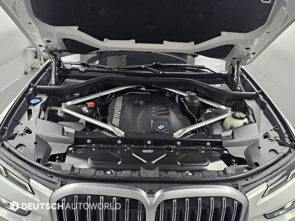 BMW X7 — photo 06