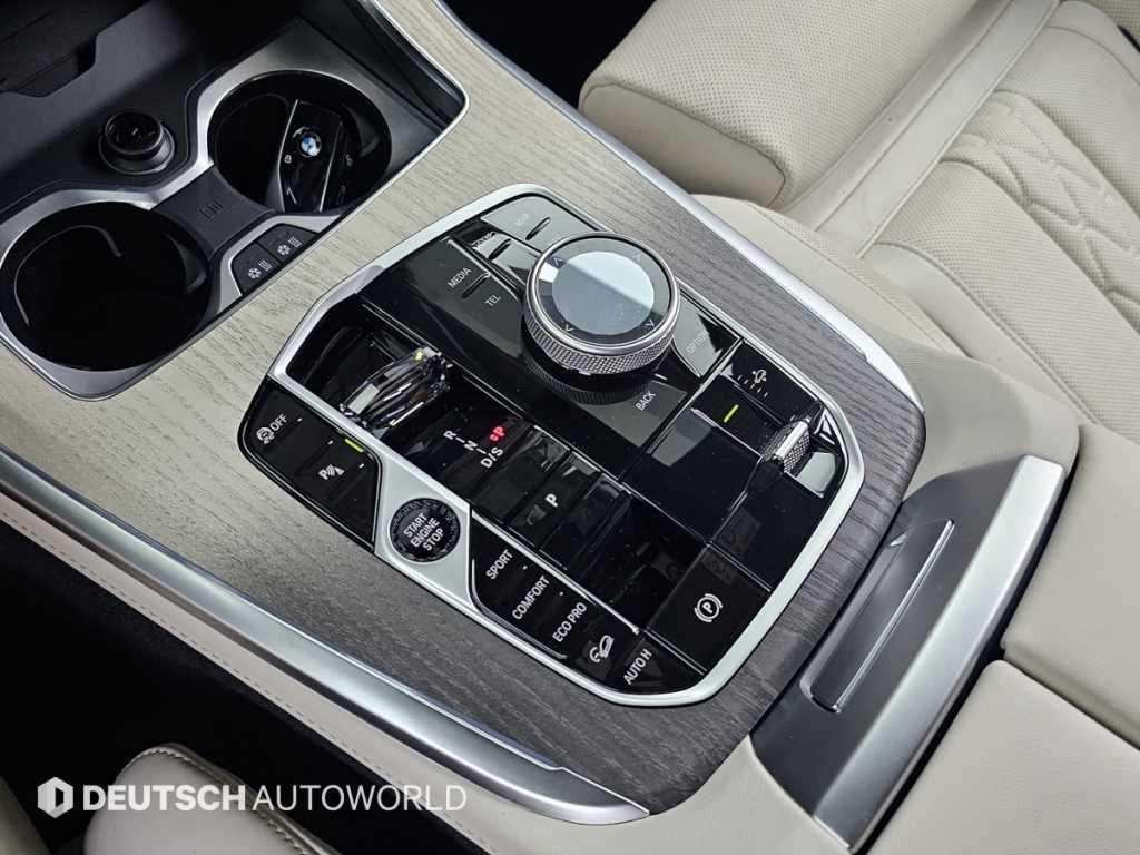 BMW X7 — photo 09