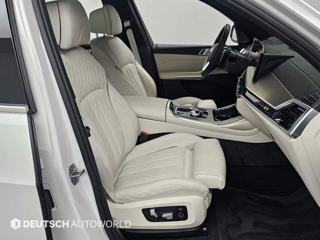 BMW X7 — photo 10