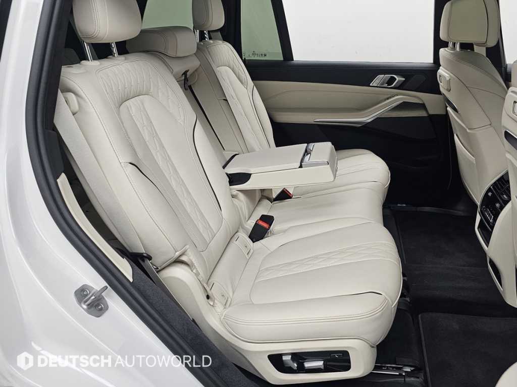 BMW X7 — photo 12
