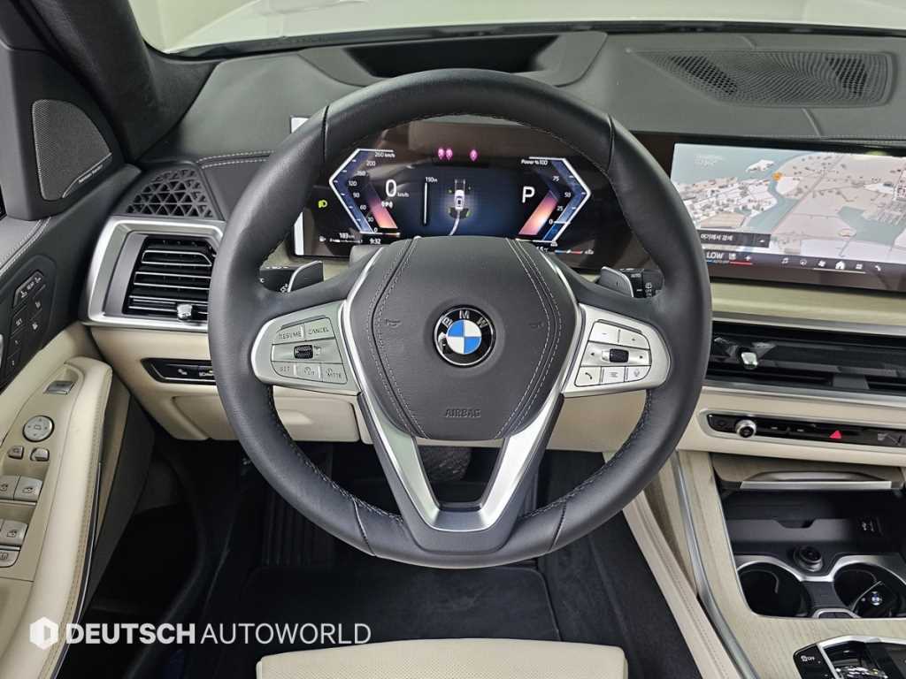BMW X7 — photo 13