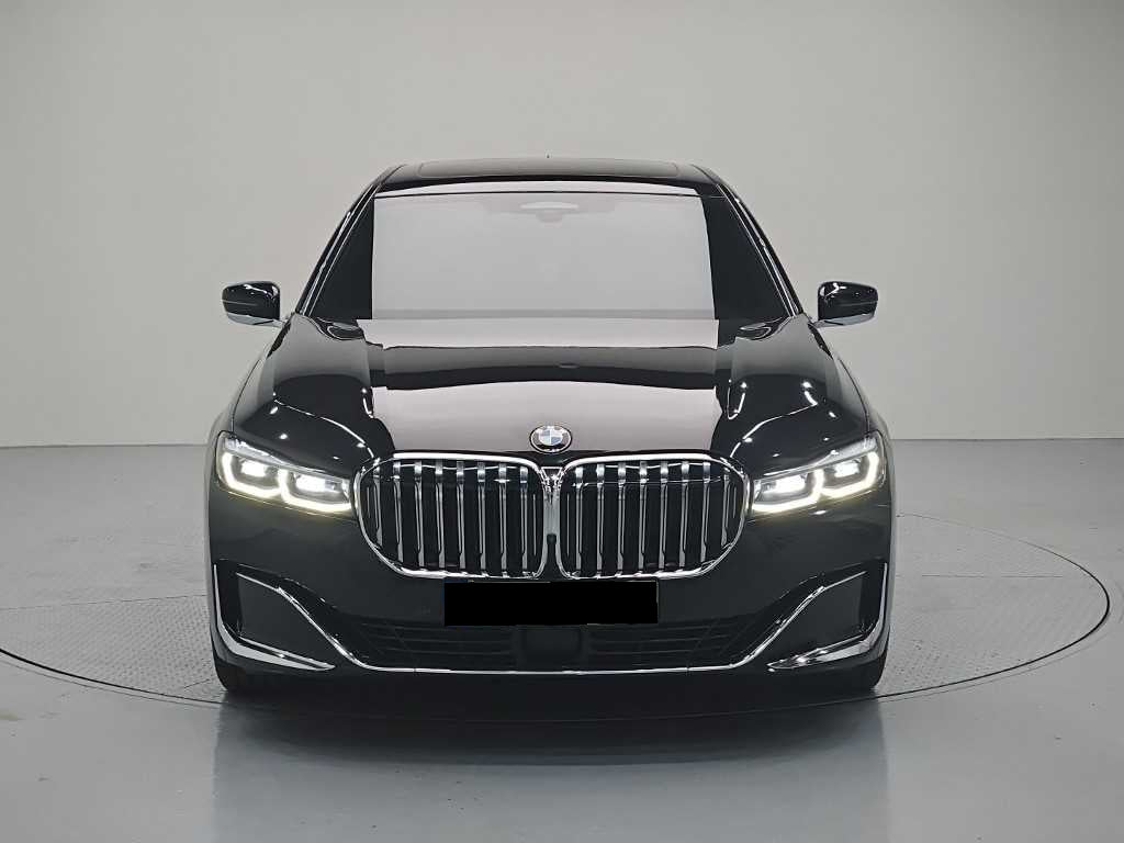 BMW 7-Series — photo 02