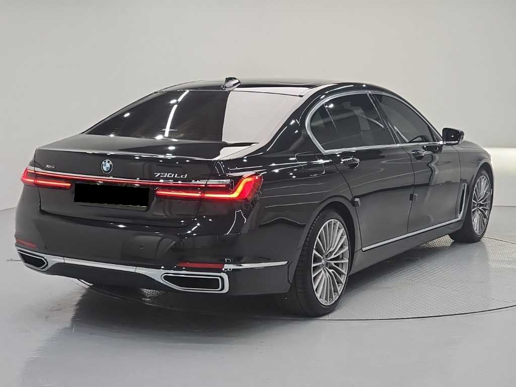 BMW 7-Series — photo 04