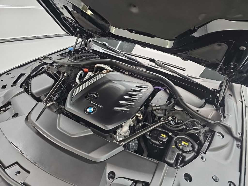 BMW 7-Series — photo 05