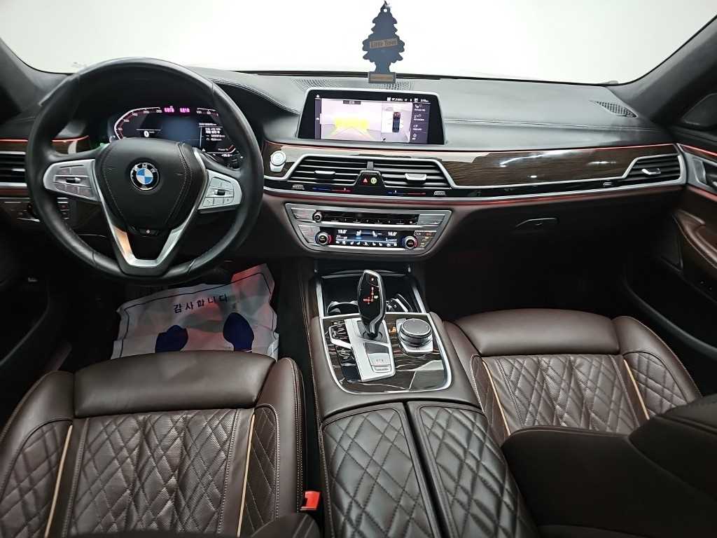 BMW 7-Series — photo 07