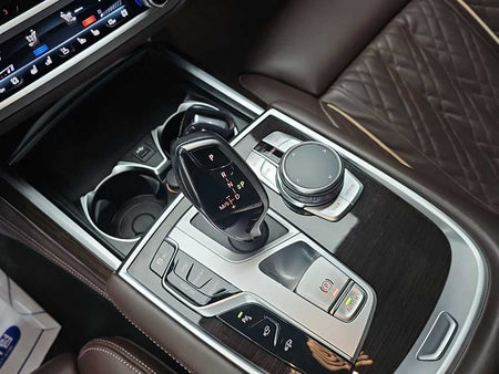 BMW 7-Series — photo 08