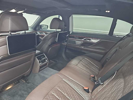 BMW 7-Series — photo 14