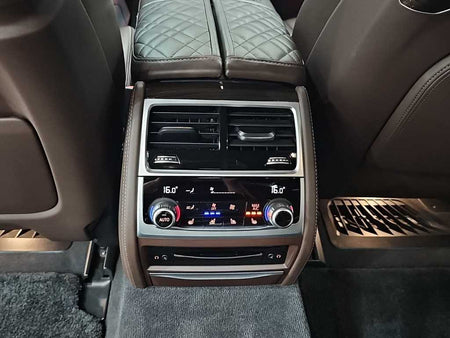 BMW 7-Series — photo 15