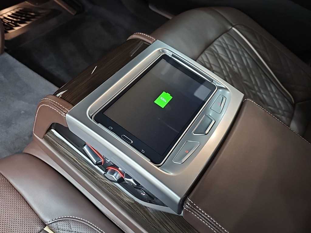 BMW 7-Series — photo 16