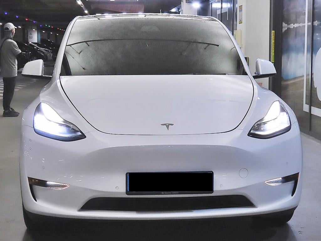 Tesla Model Y — photo 02