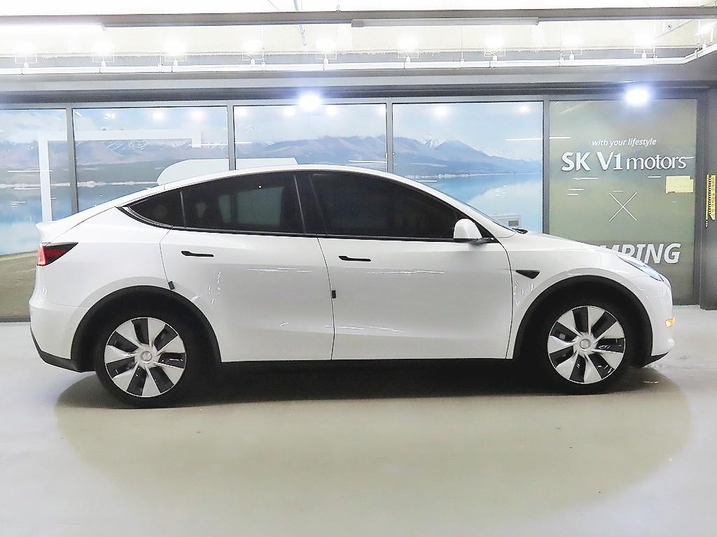 Tesla Model Y — photo 03