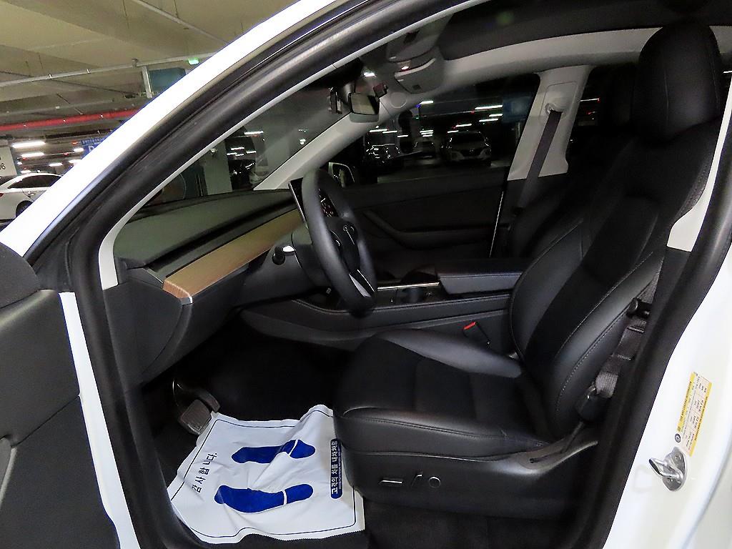 Tesla Model Y — photo 06