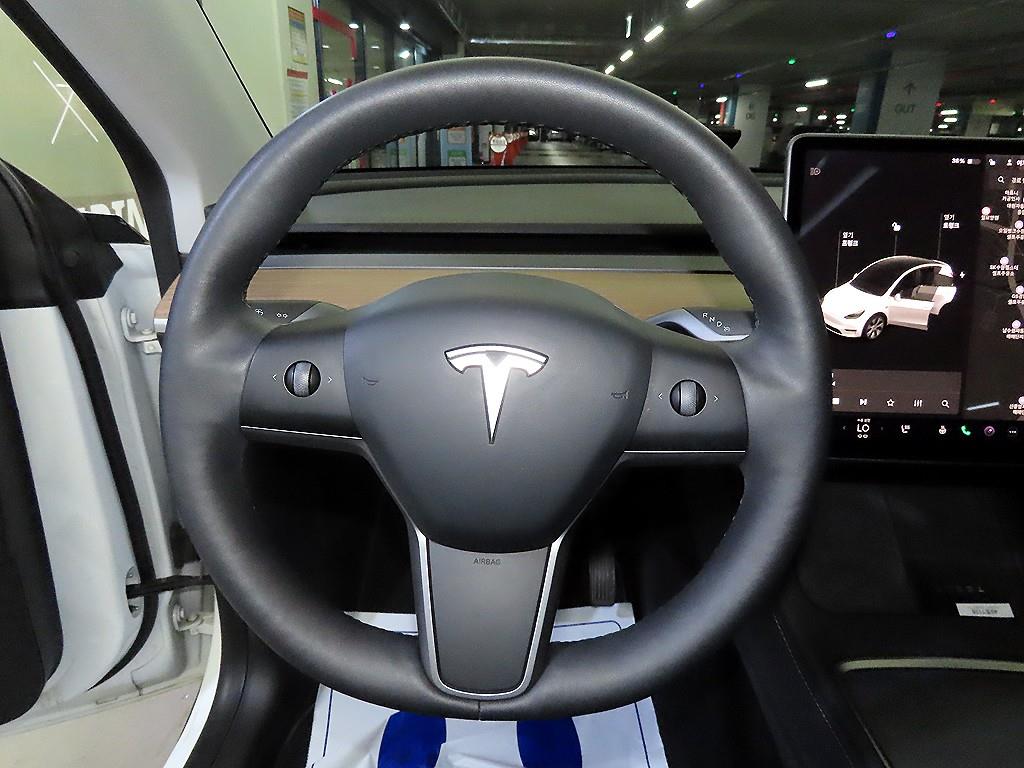 Tesla Model Y — photo 08