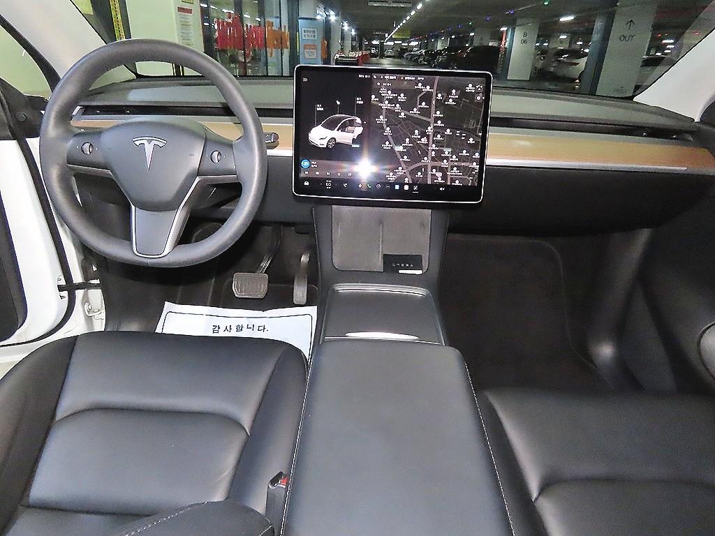 Tesla Model Y — photo 10