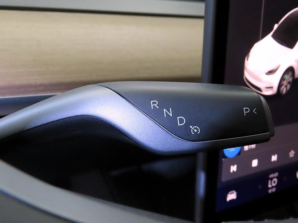 Tesla Model Y — photo 12